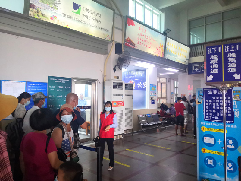 7候船廳內(nèi)控制人流.jpg
