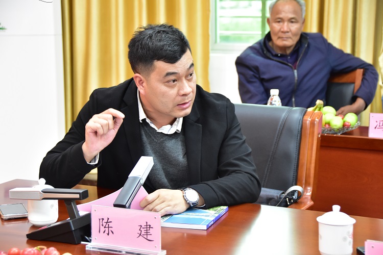 江門海天一色旅行社經(jīng)理陳建發(fā)言.JPG